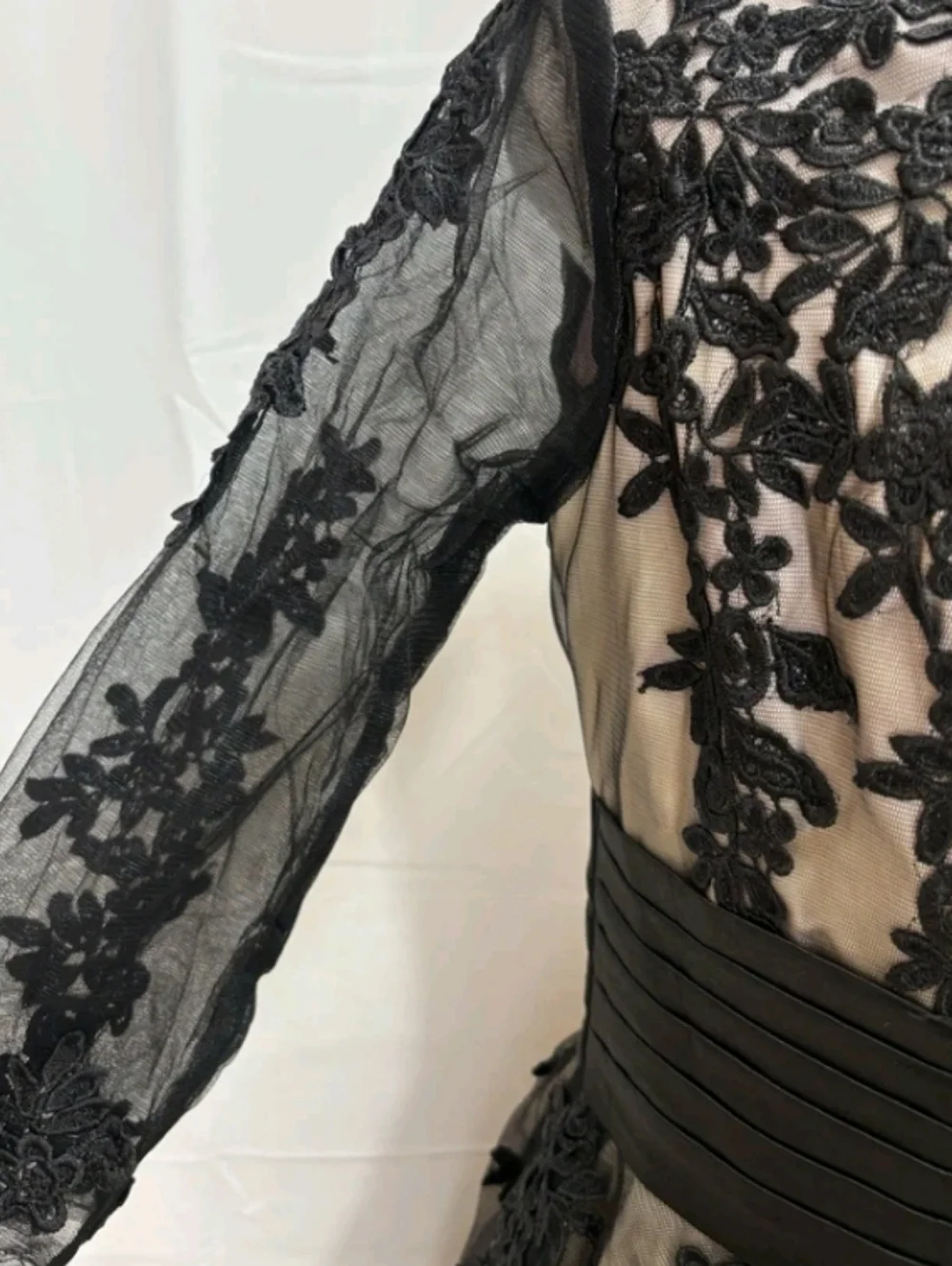 Elegant Black Lace Overlay Midi Dress - Taupe Underlay - Picture 3 of 8